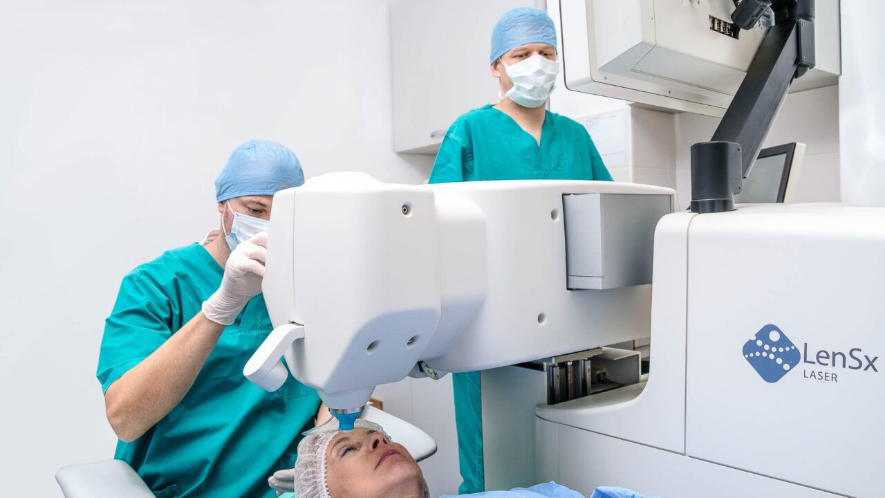 Operacijom na očnoj leći riješite se naočala za sve udaljenosti