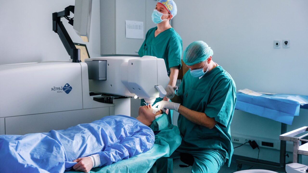 Koliko košta operacija sive mrene s premium lećom?